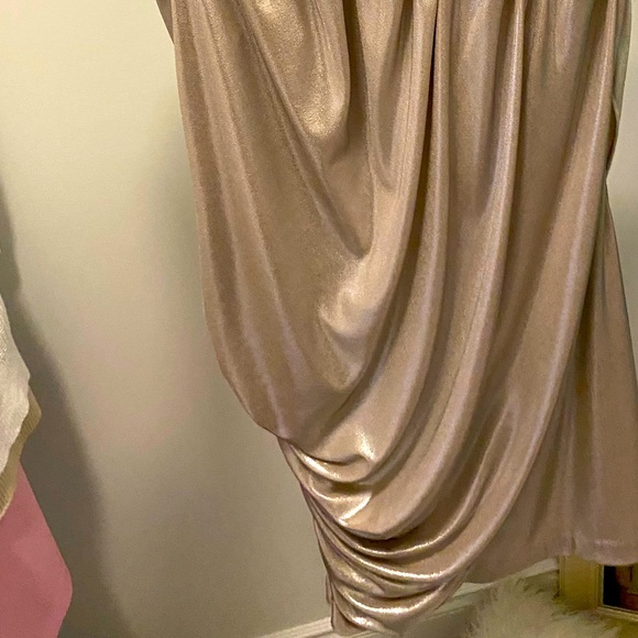 Romantic, show-stopping, one shoulder mini dress - Picture 2 of 7